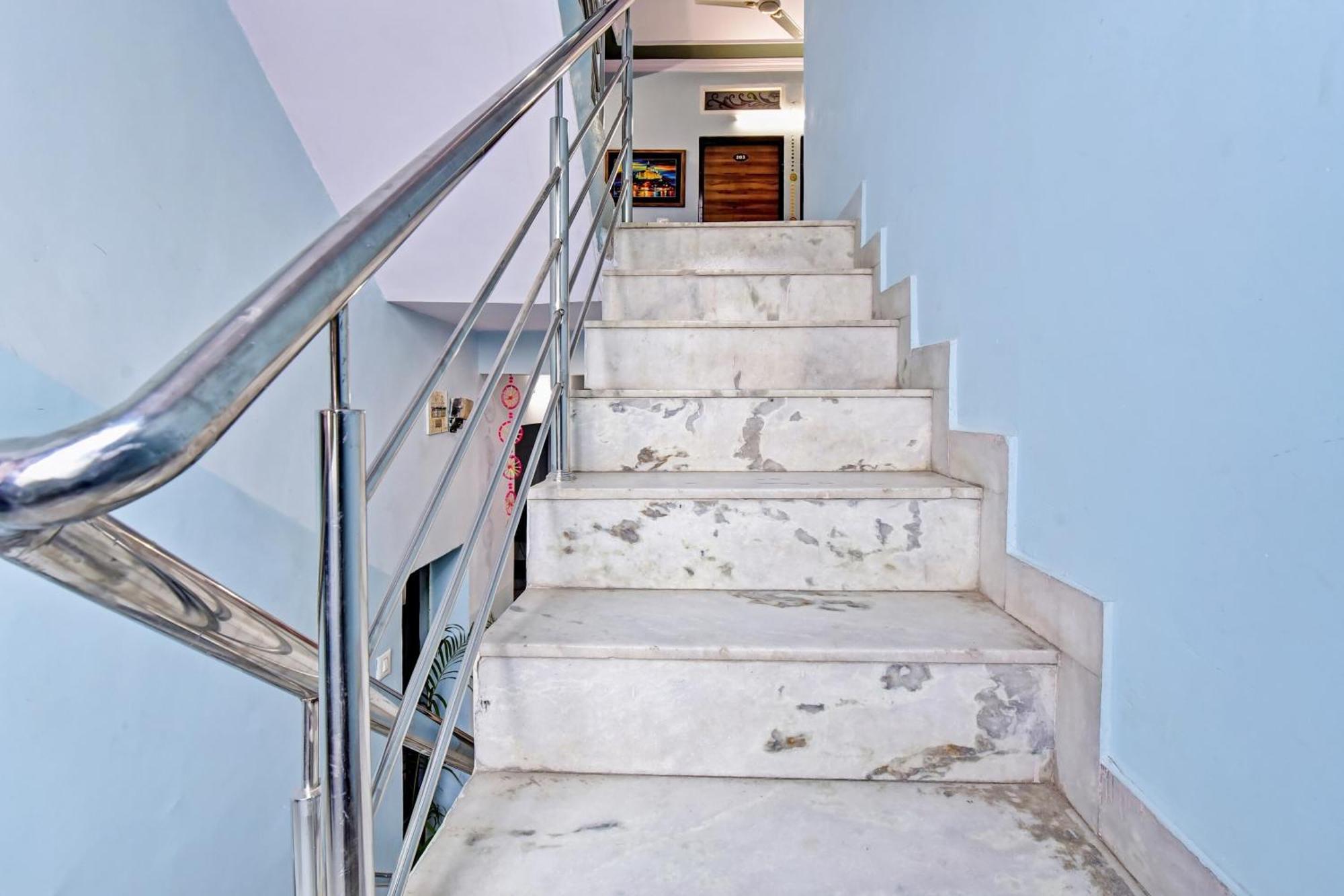 Hotel O Shiv Kalpana Джайпур Екстериор снимка